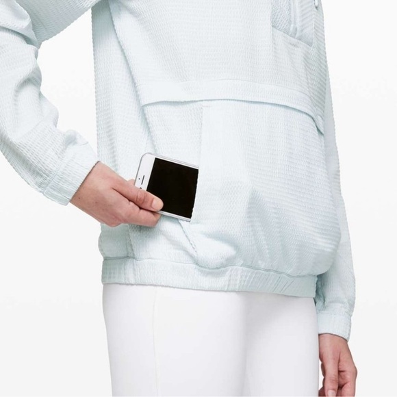 Lululemon woman’s light weight jacket - Picture 6 of 12